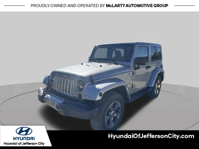 Used 2018 Silver Jeep Sahara image 1