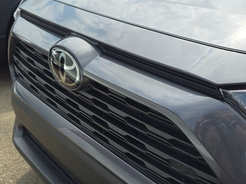 Used 2025 Gray Toyota XLE Premium image 13