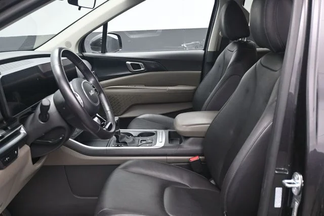 Certified Used 2025 Metal Kia LXS image 6