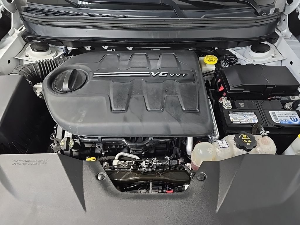 Used 2019 White Jeep Trailhawk image 16