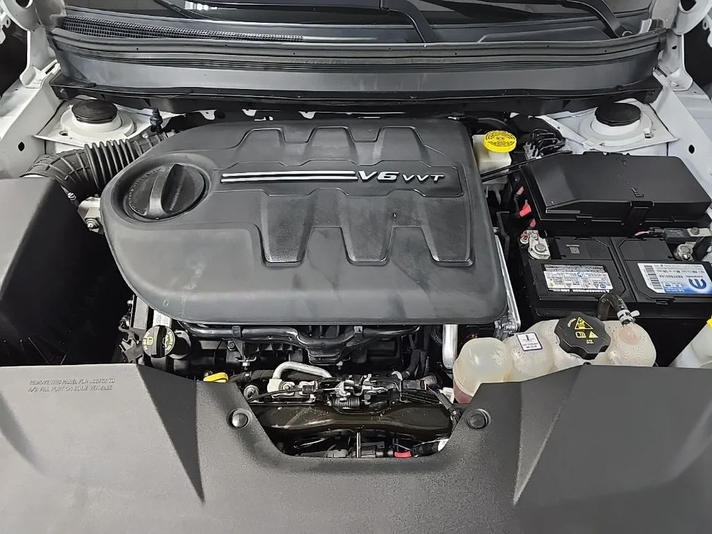 Used 2019 White Jeep Trailhawk image 16