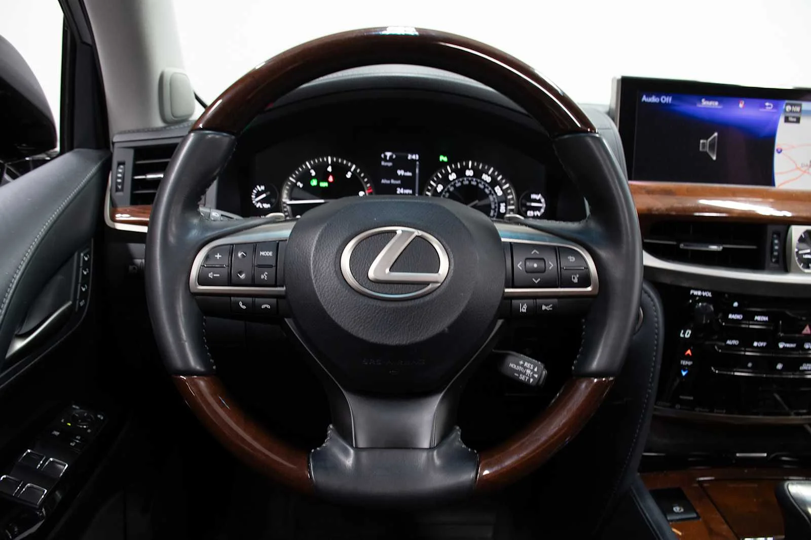 Used 2019 Eminent White Pearl Lexus  image 15