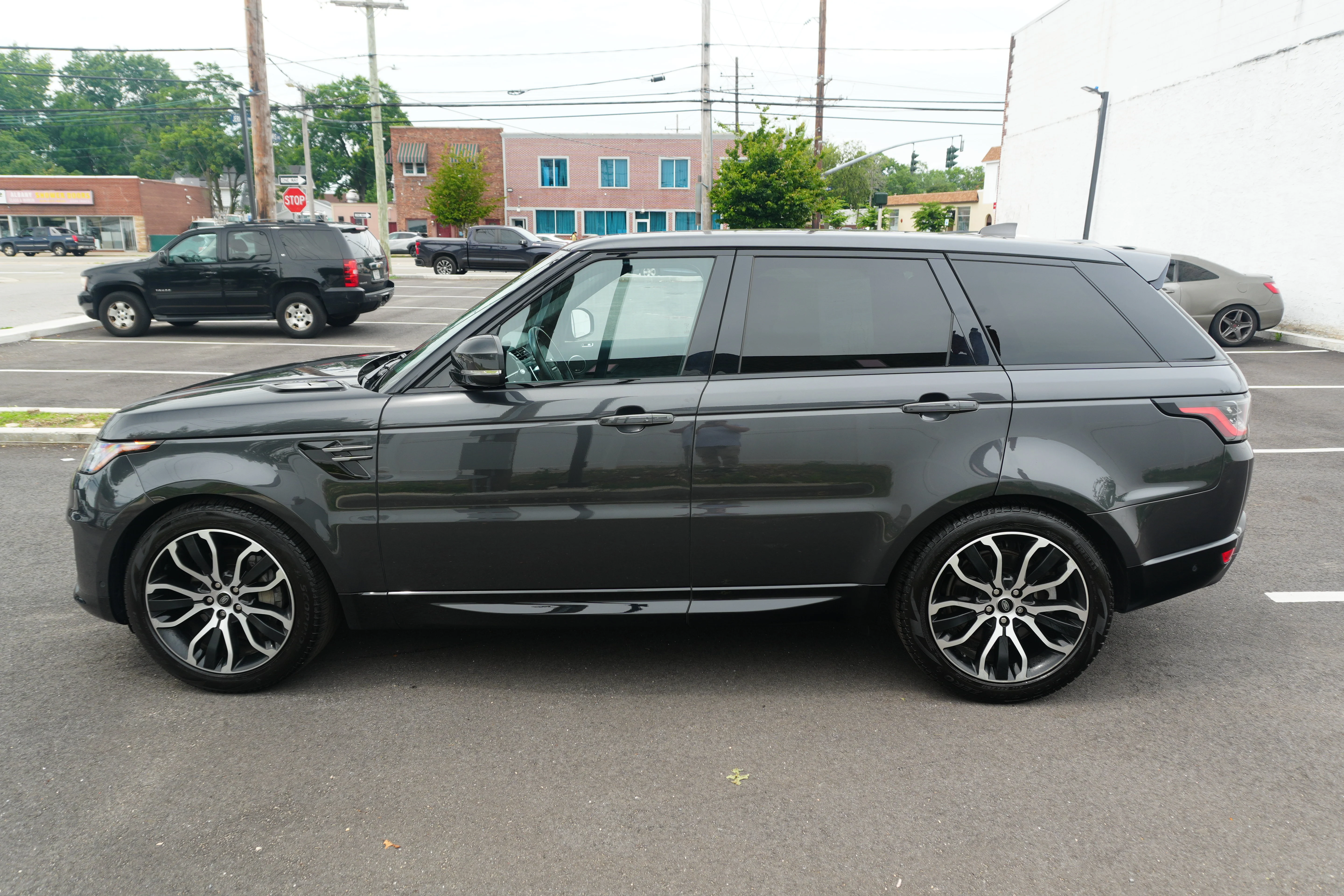Used 2022 Eiger Grey Metallic Land Rover HSE Silver Edition image 8