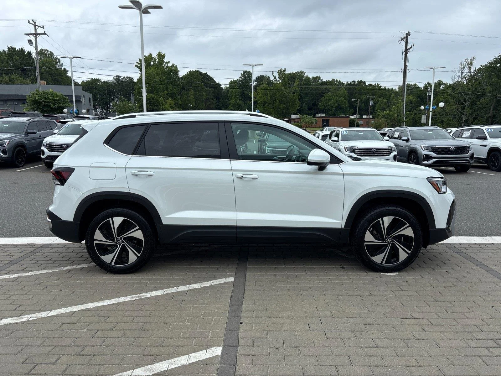New 2026 Pure White Volkswagen SE image 6