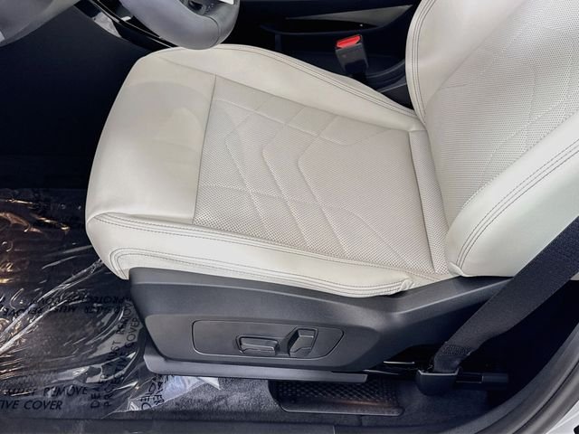 New 2026 White Metallic BMW xDrive28i image 19