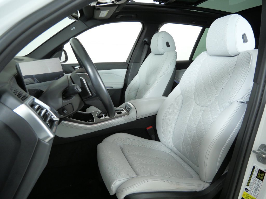 Certified Used 2024 Mineral White Metallic BMW xDrive40i image 40
