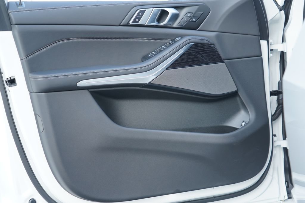 2026 BMW X5 50e - Photo 9