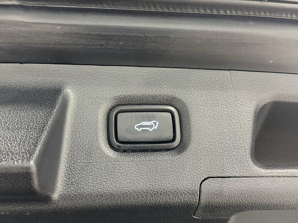 Used 2023 Black Hyundai SEL image 13