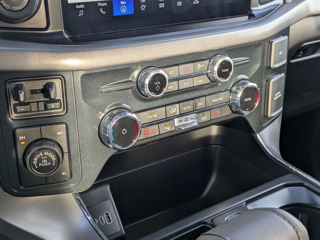 New 2026 Carbonized Gray Metallic Ford XLT image 36