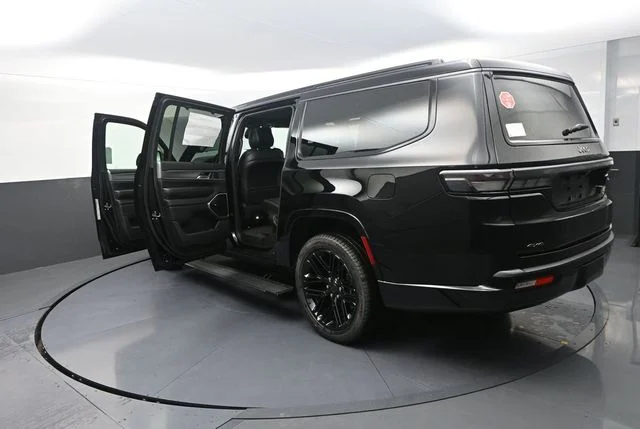 New 2026 High Gloss Black Exterior Paint Jeep Limited Reserve image 30