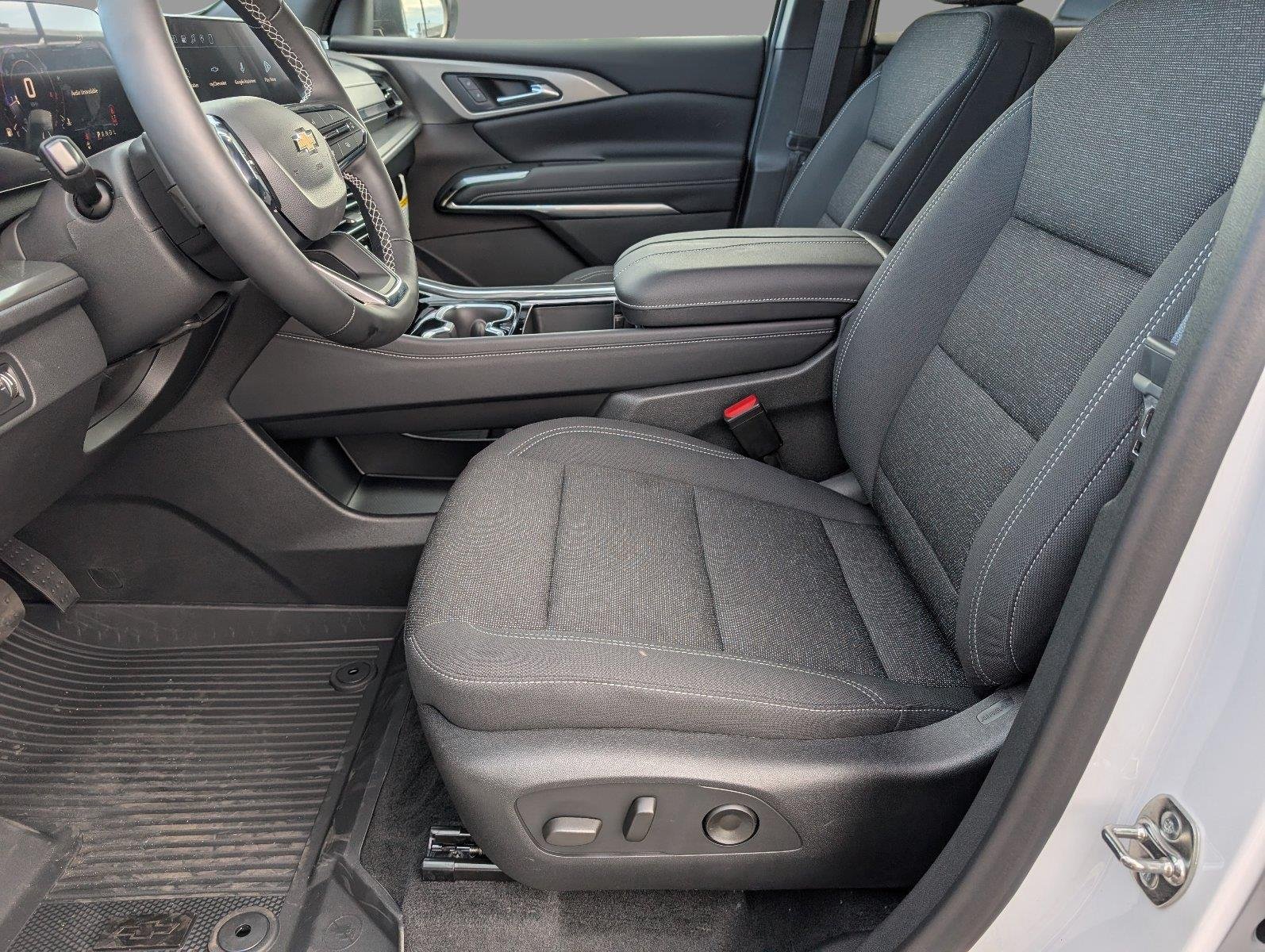 New 2027 Summit White Chevrolet LT image 3