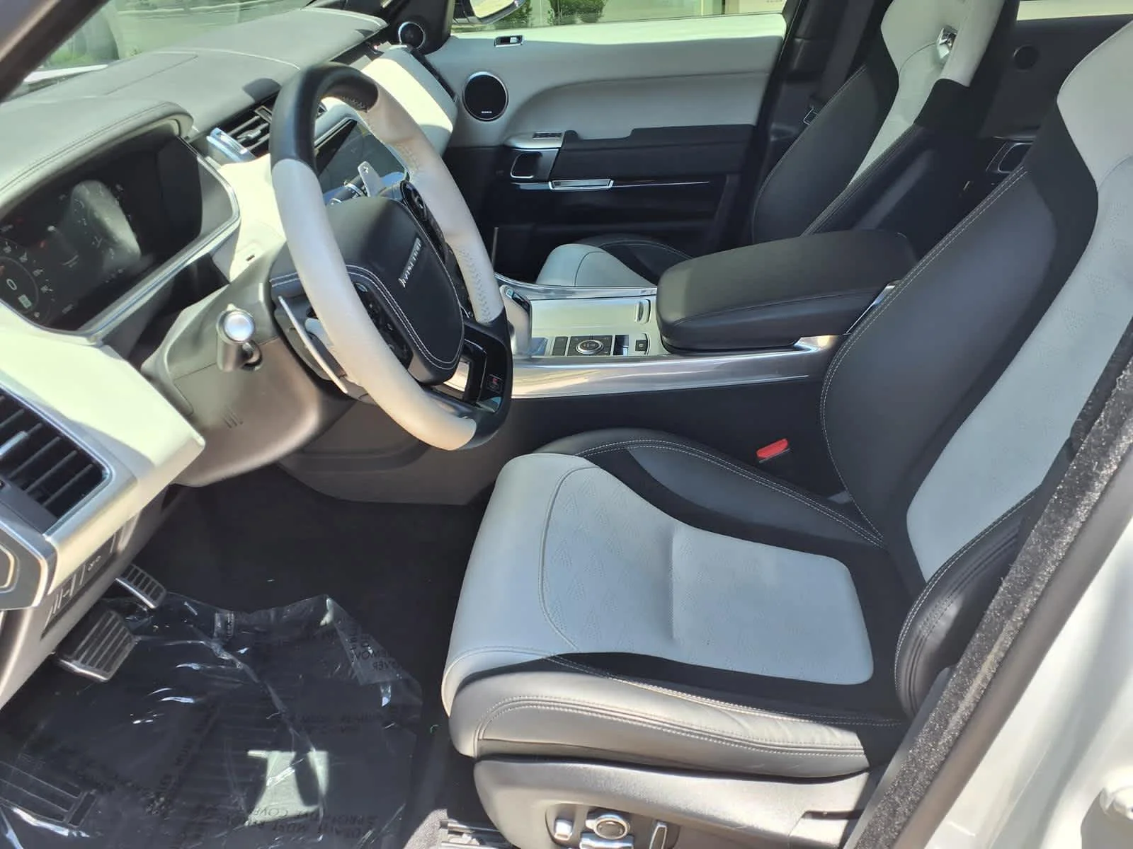 Used 2022 Fuji White Land Rover SVR image 13