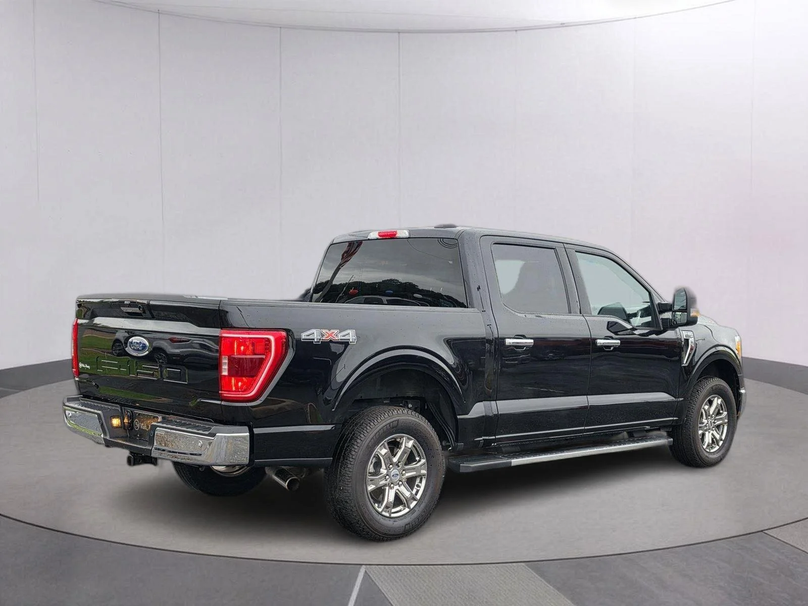 Used 2023 Agate Black Ford XLT image 5