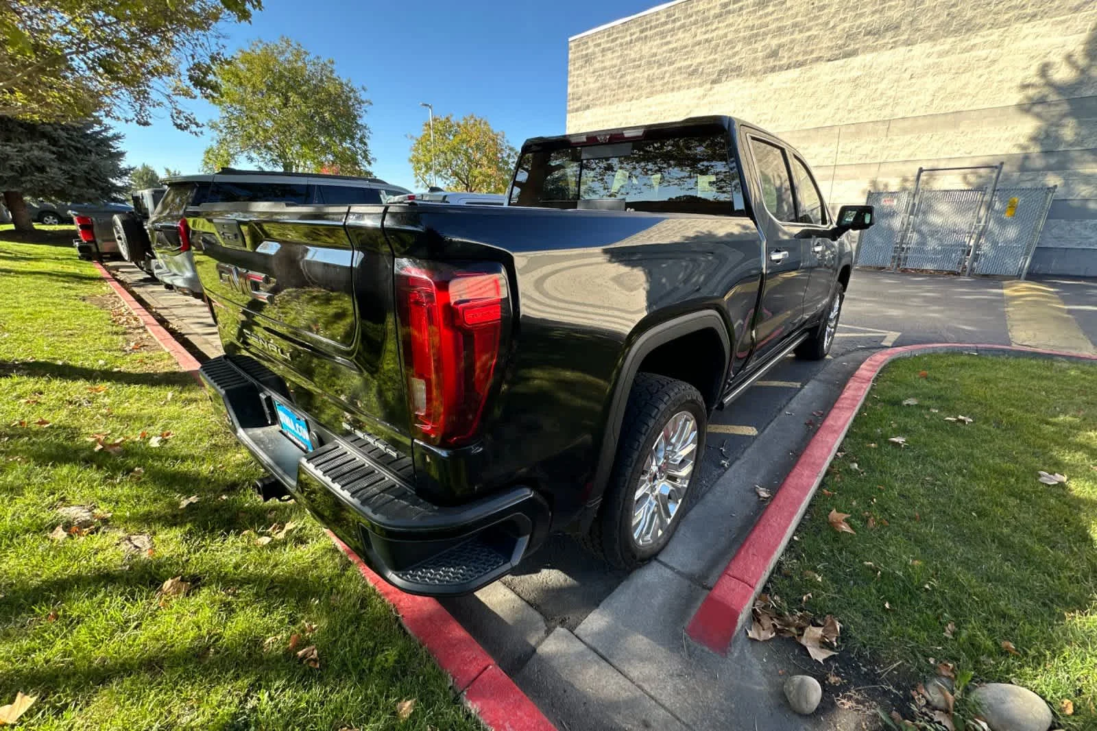Used 2020 Onyx Black GMC Denali image 4