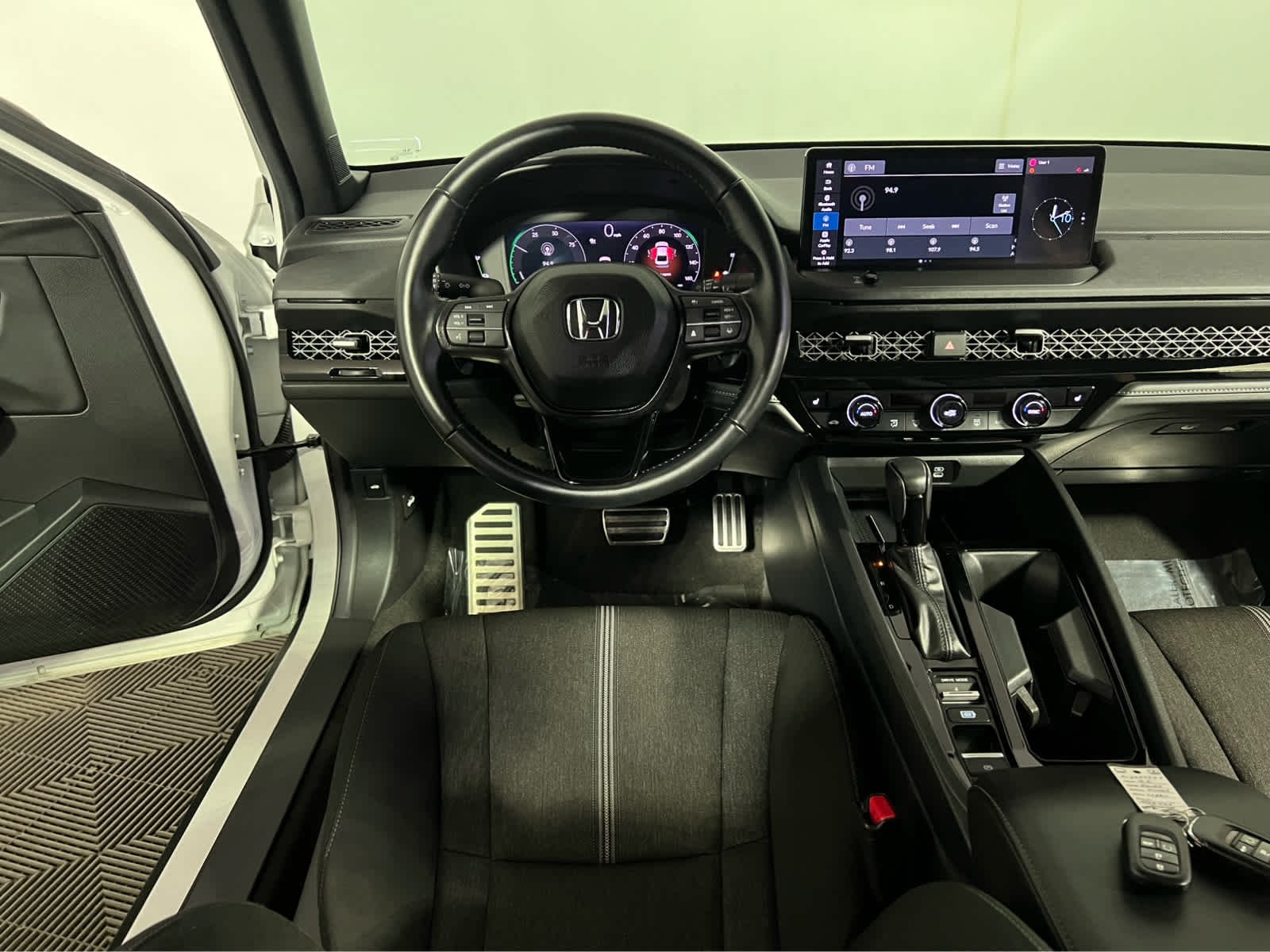 Used 2025 Platinum White Pearl Honda Sport image 14