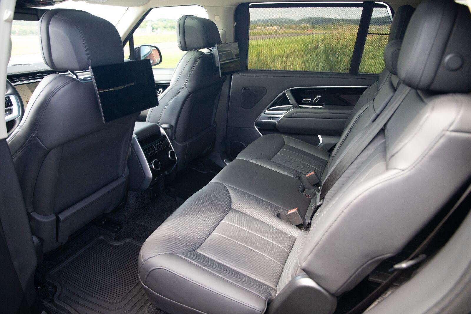 Used 2024 GREEN Land Rover SE image 10