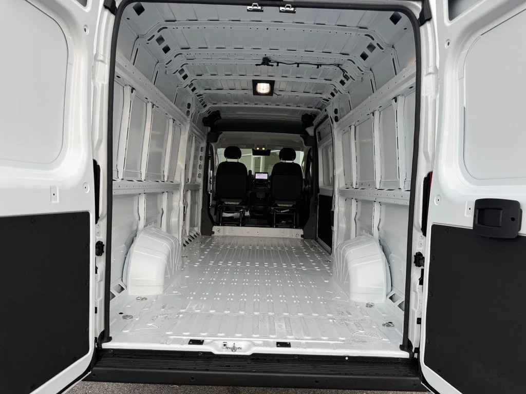 New 2026 Bright White Clear-Coat Exterior Paint RAM High Roof image 17