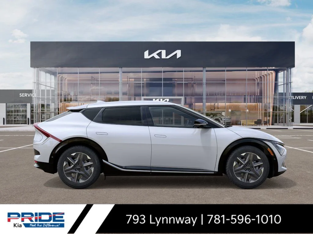 New 2025 White Kia Light image 8