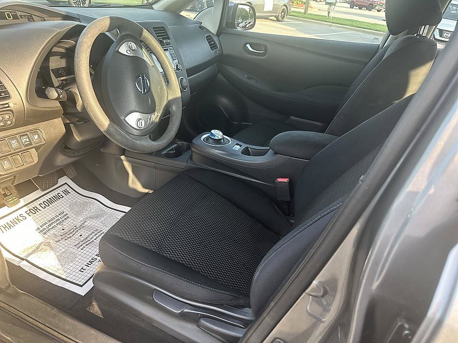 Used 2016 Gun Metallic Nissan S image 8