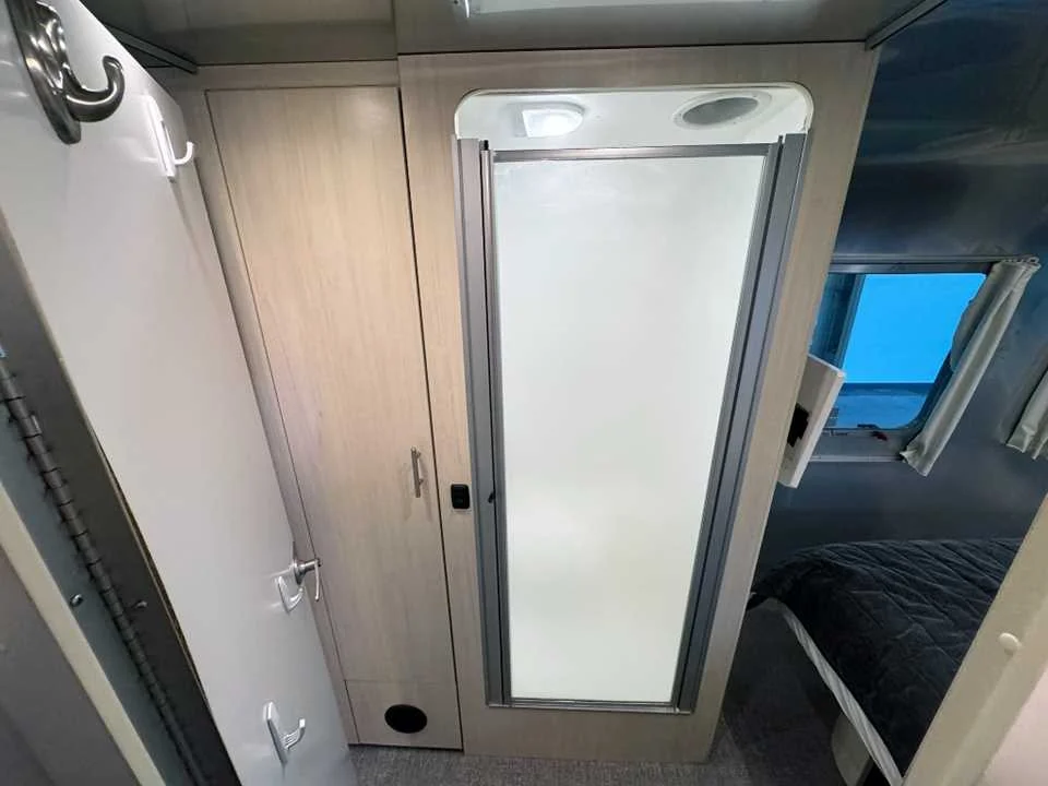 Used 2021 SILVER AIRSTREAM  image 28