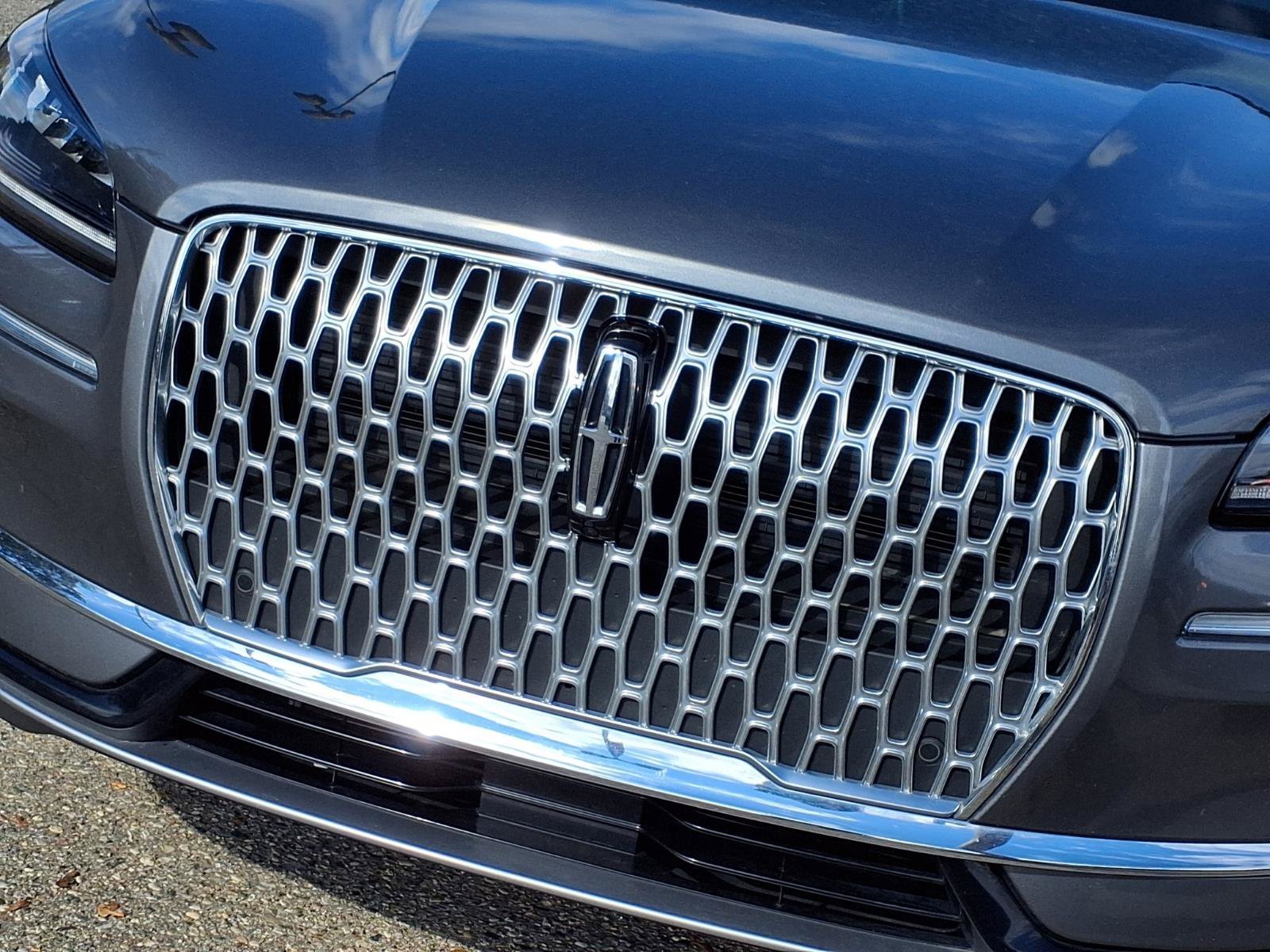 Used 2024 Metallic Lincoln Premiere image 25