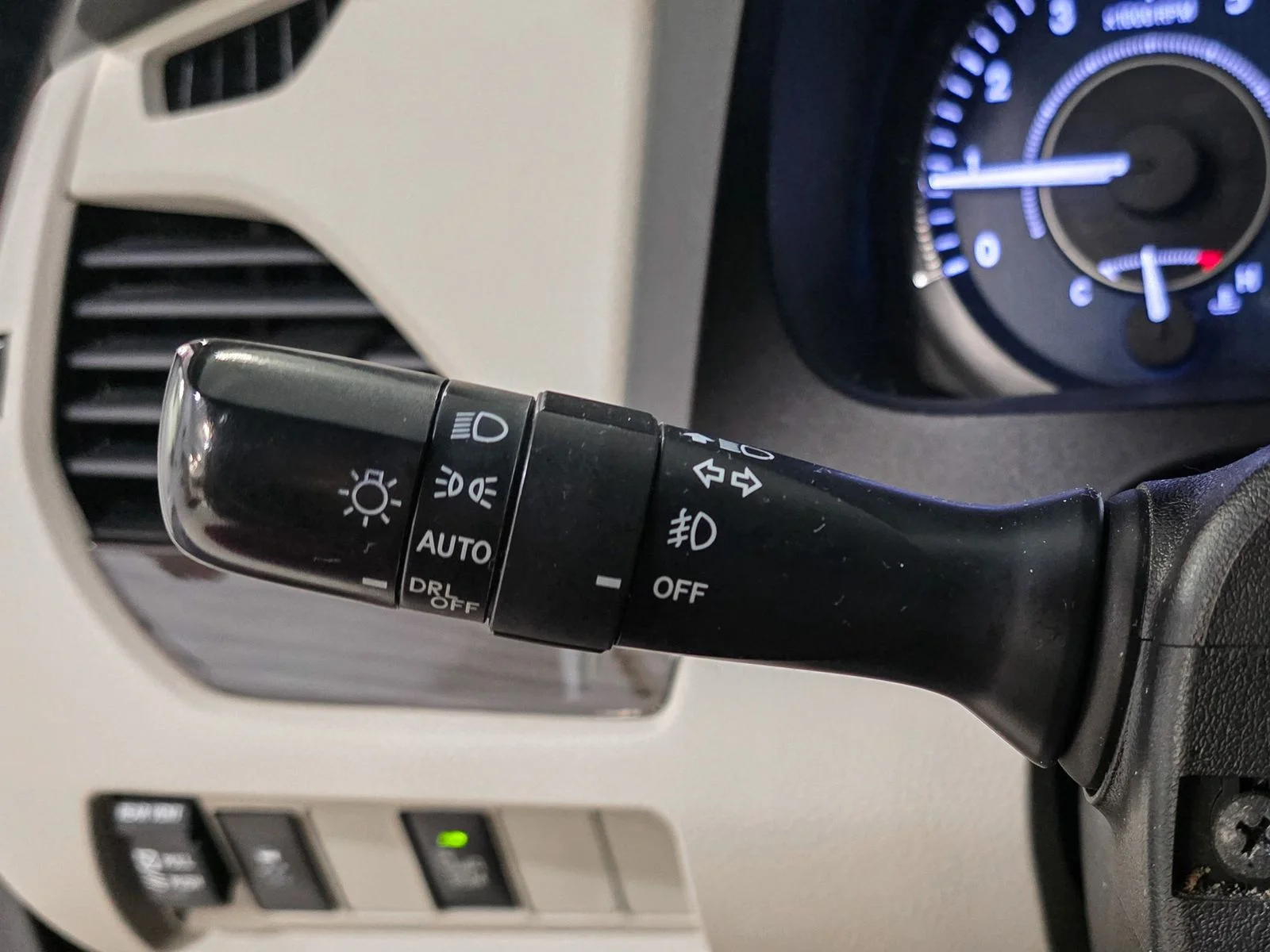 Used 2016 Red Toyota XLE image 38