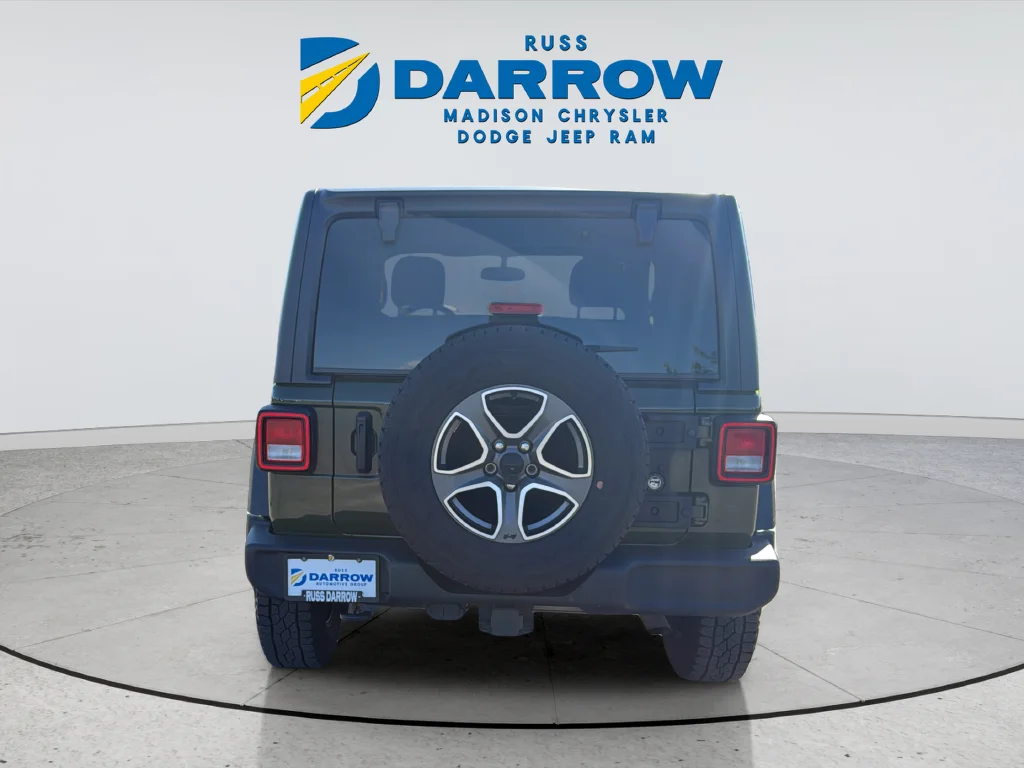 Used 2021 Green Jeep Sport S image 4