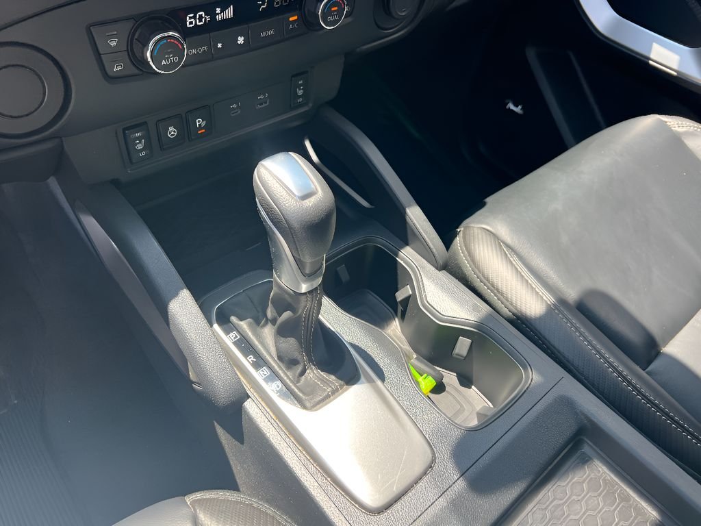 Used 2024 Glacier White Nissan SL image 28