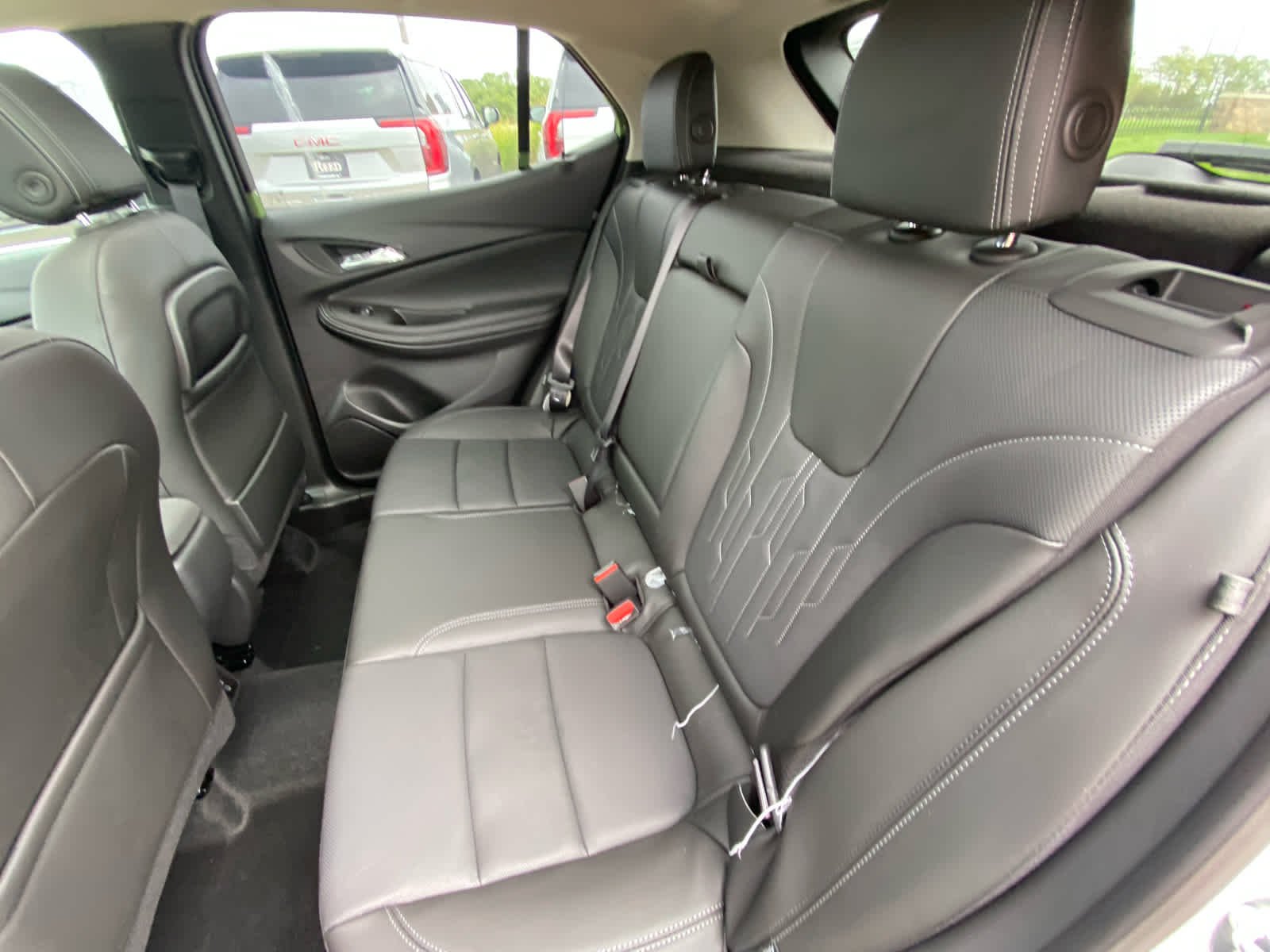 New 2026 White Frost Tricoat Buick Avenir image 23