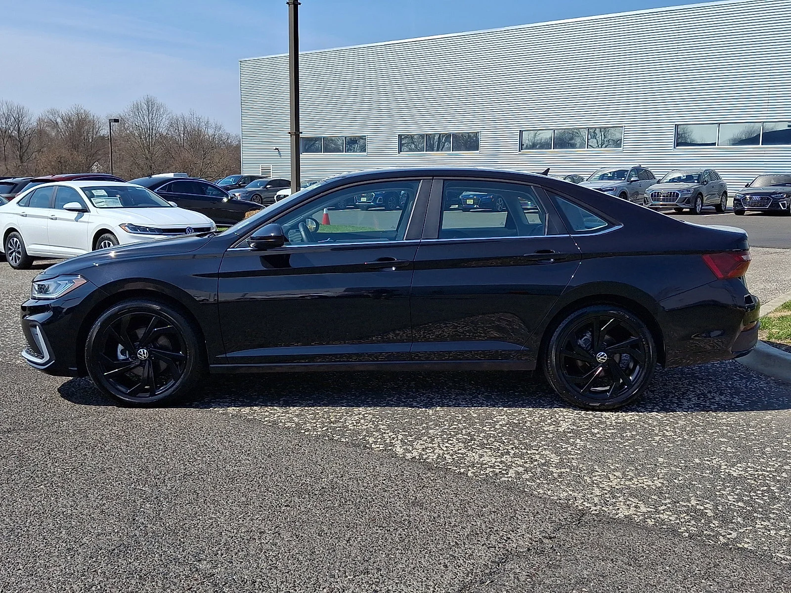 Used 2025 Deep Black Pearl   2T2t Volkswagen SE image 7