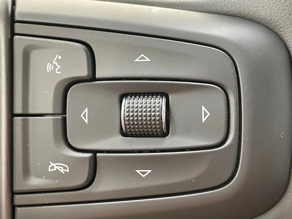 New 2026 White GMC AT4 image 30