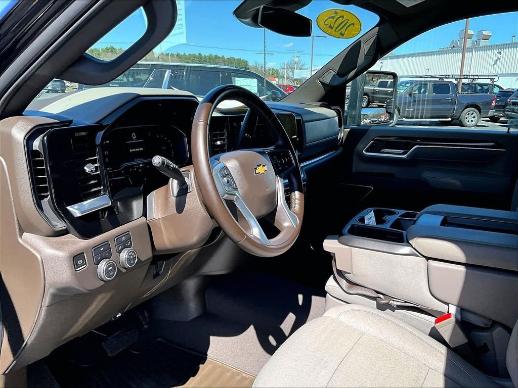 Used 2025 Black Chevrolet LT image 8