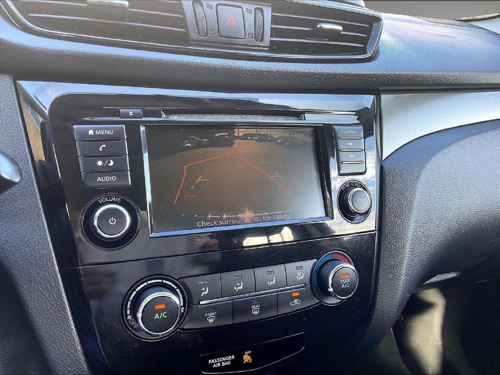 Used 2019 Black Nissan S image 19