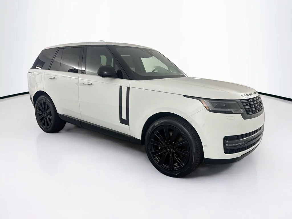 New 2026 Fuji White Land Rover SE image 3