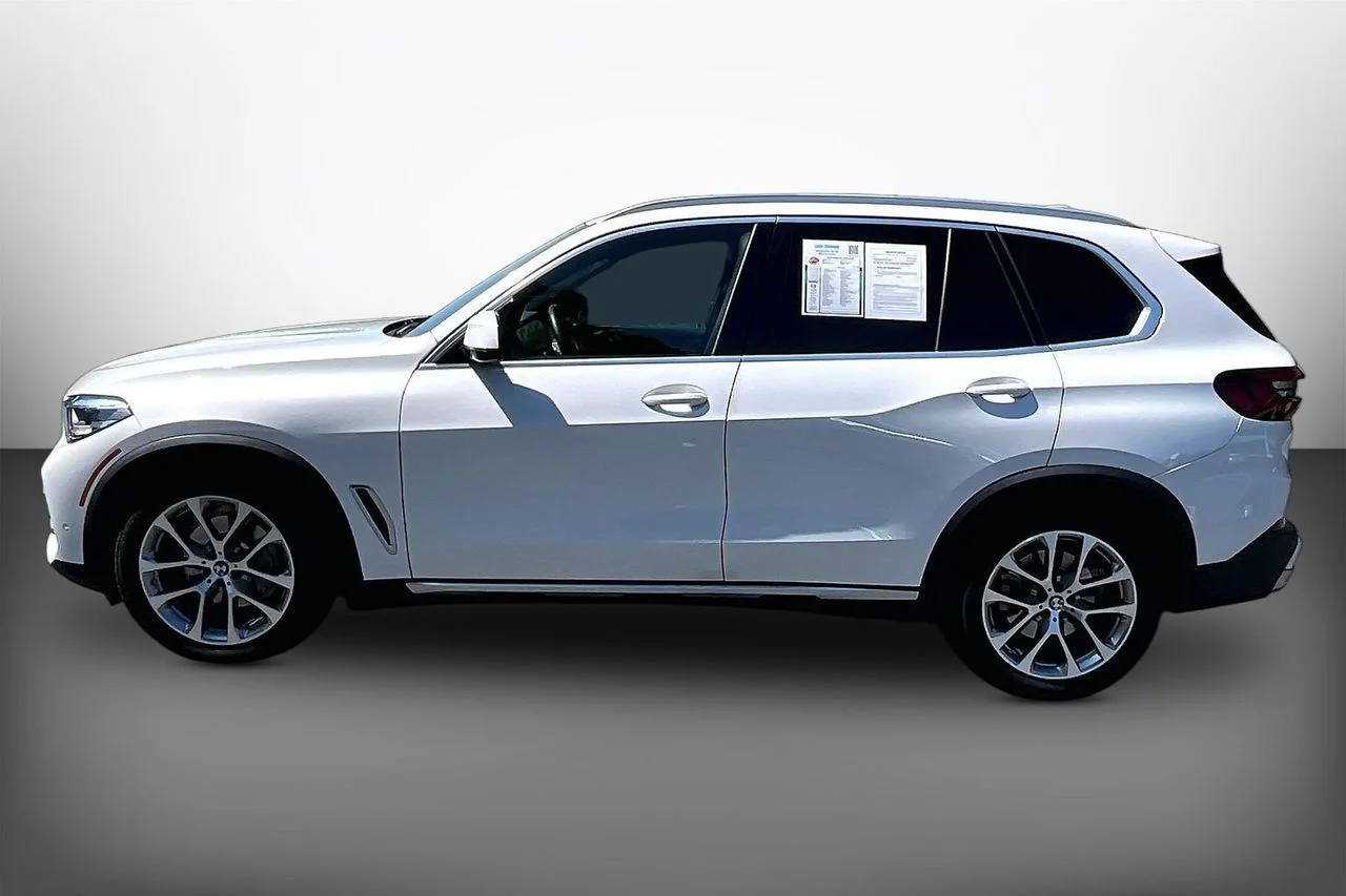 Certified Used 2022 White BMW xDrive40i image 5