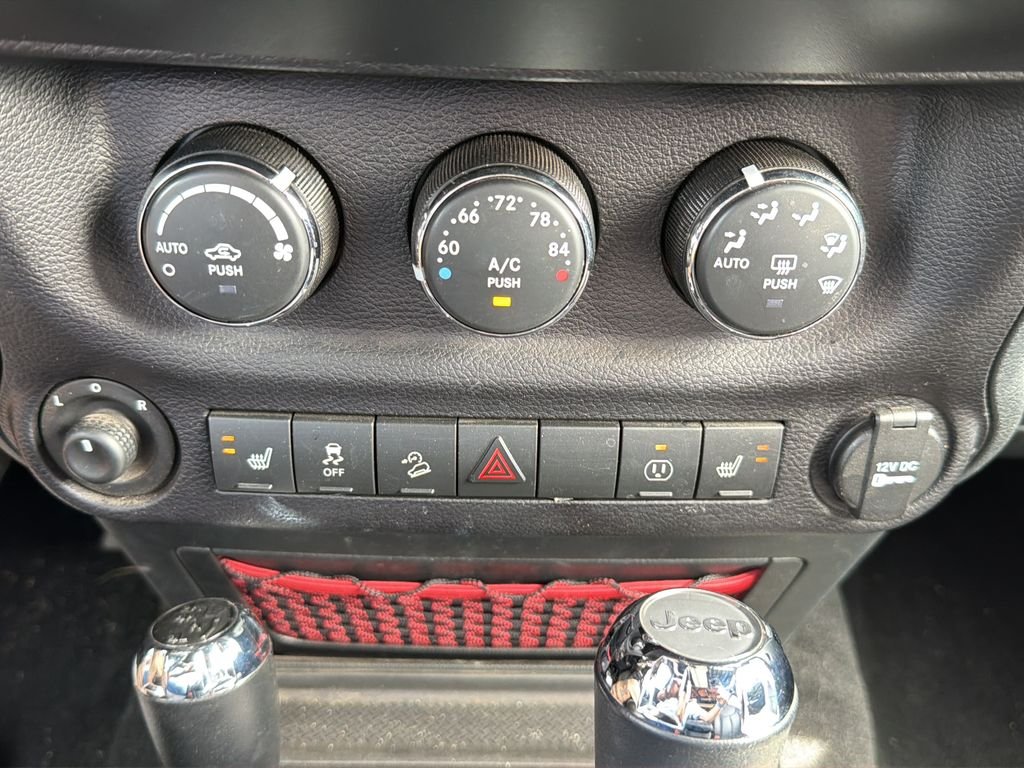 Used 2018 Black Jeep Unlimited Rubicon image 13