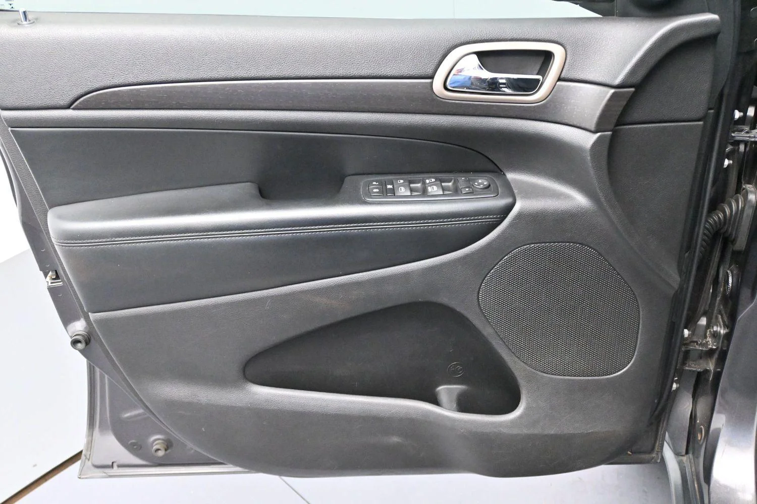 Used 2016  Jeep  image 10