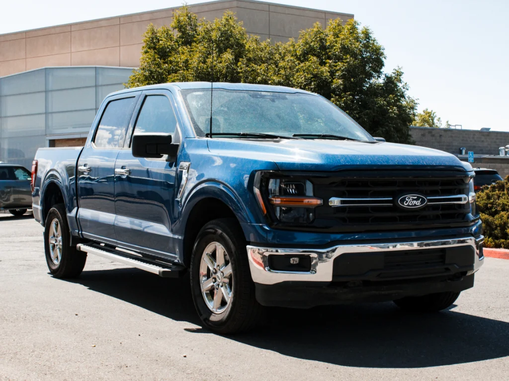 Used 2025 Blue Ford XLT image 3