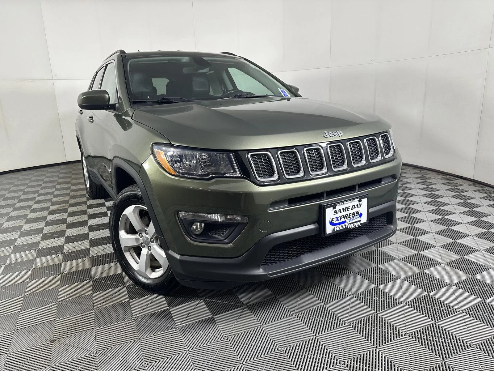 Used 2020 Olive Green Pearlcoat Jeep Latitude image 22
