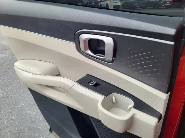 Used 2023 Red Kia S image 18