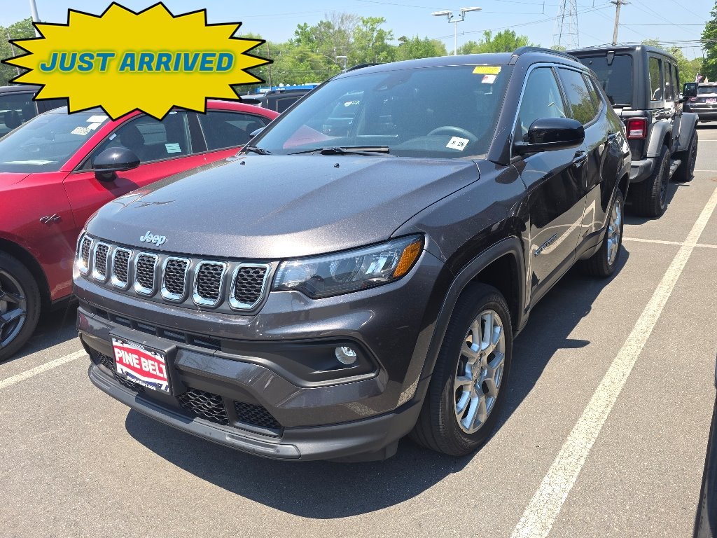 2023 Jeep Compass Latitude Lux 4X4's photo