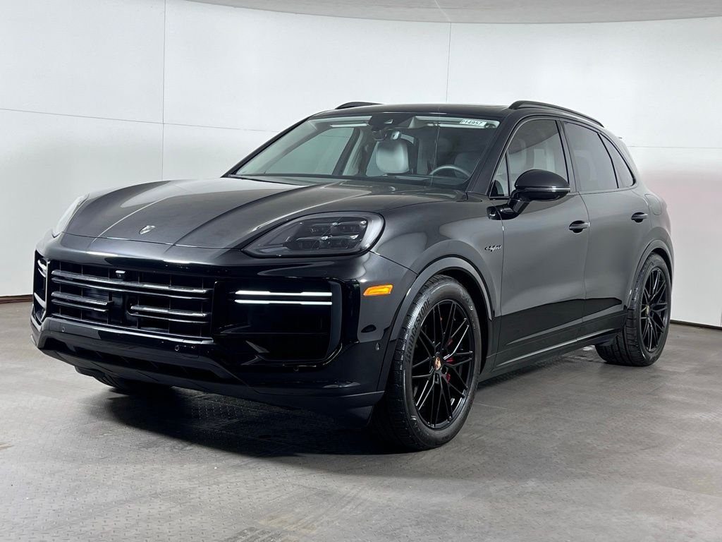 2025 Porsche Cayenne Turbo E-Hybrid's photo