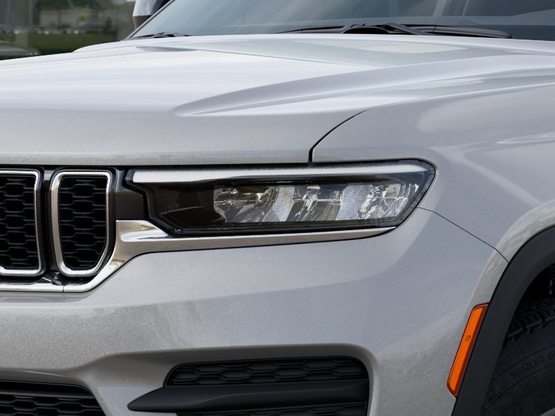 New 2025 Silver Zynith Jeep Laredo image 36