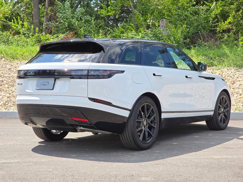 New 2026 Fuji White Land Rover Dynamic se image 6