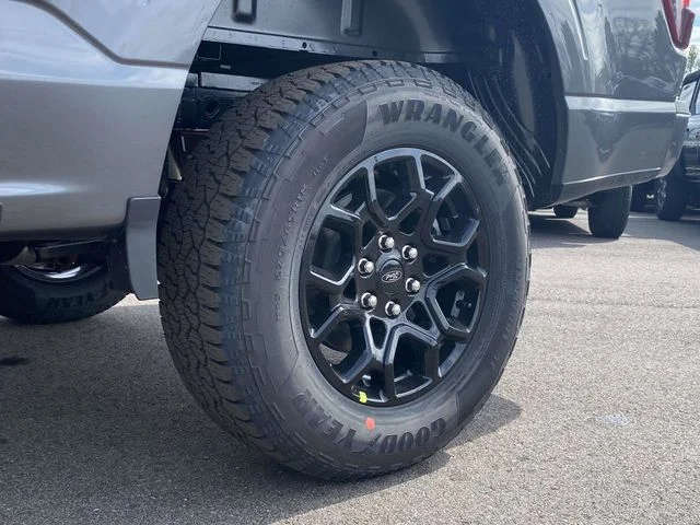 New 2026 Carbonized Gray Metallic Ford XLT image 20