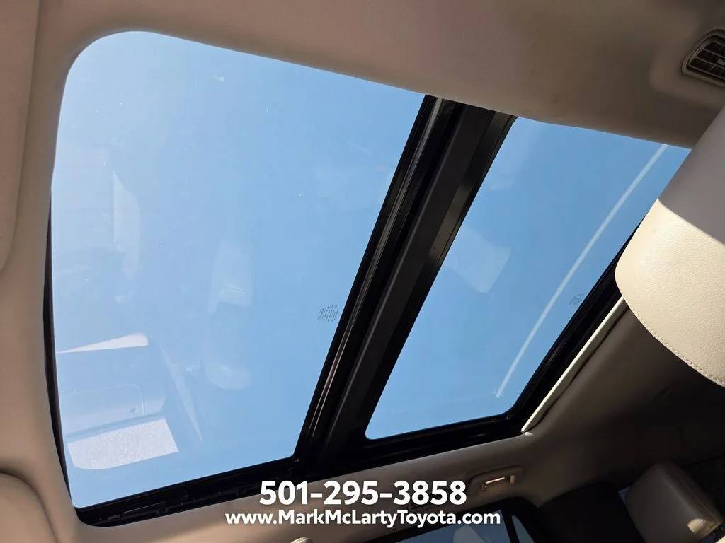 Used 2018 White Ford Limited image 11
