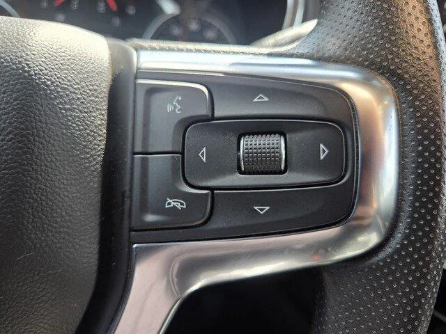 Used 2025 Summit White Chevrolet LT image 16