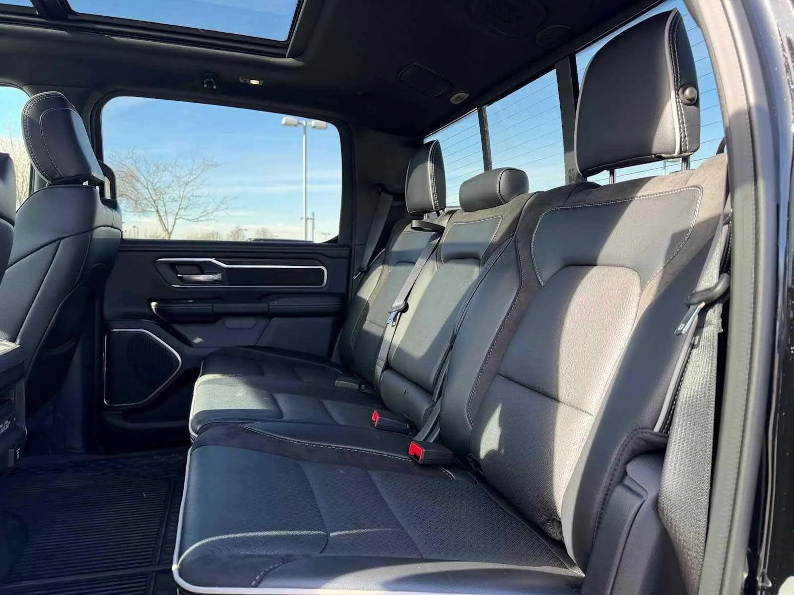 New 2026 Diamond Black Crystal Pearl-Coat Exterior Paint RAM Laramie image 25