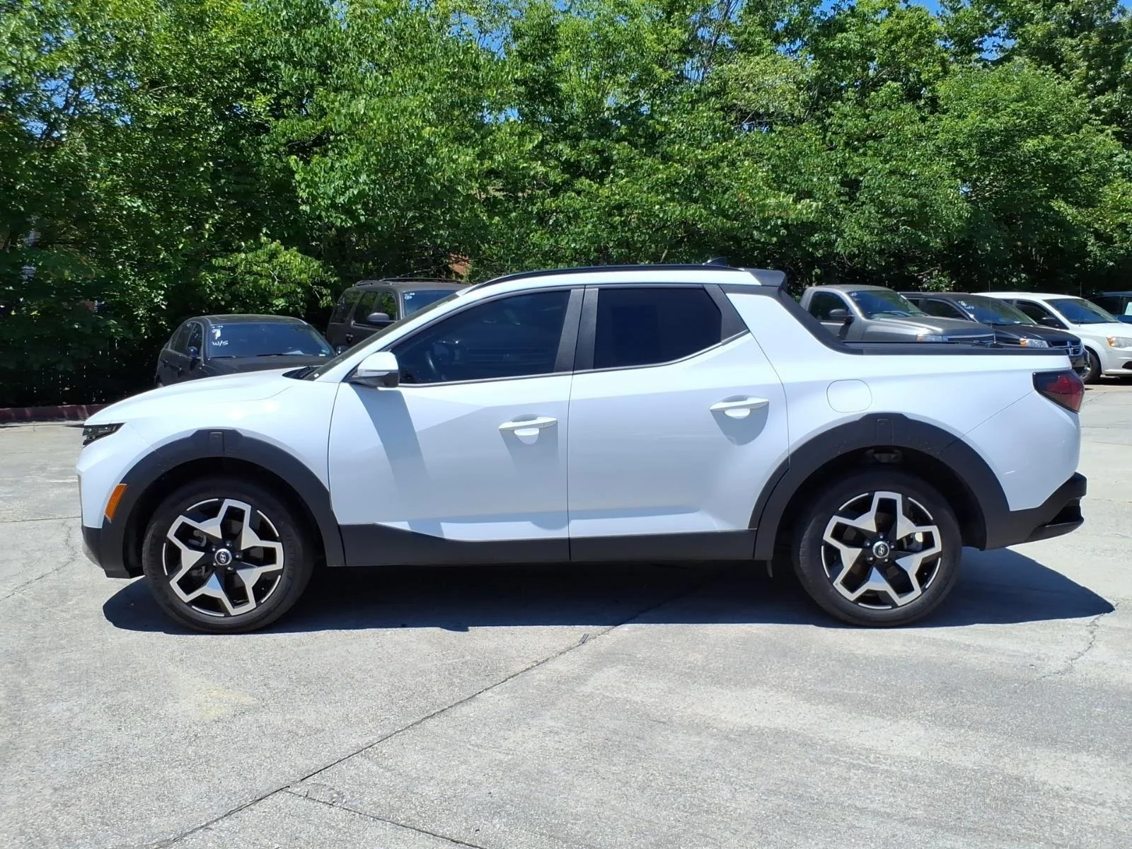 Used 2022 Ice White Hyundai Limited image 3