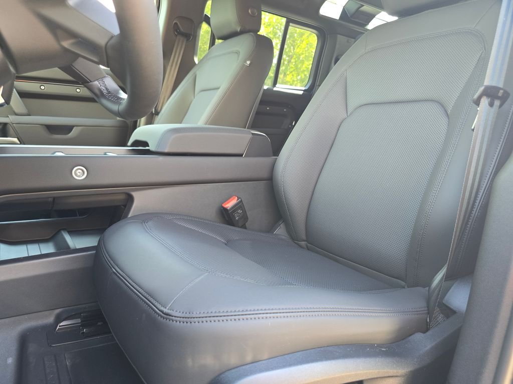 New 2026 Santorini Black Land Rover X-Dynamic SE image 19